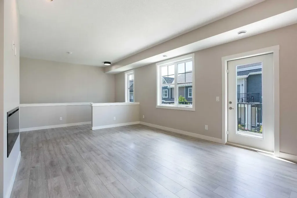 607 Cranbrook Walk SE Calgary AB T3M 2V5
