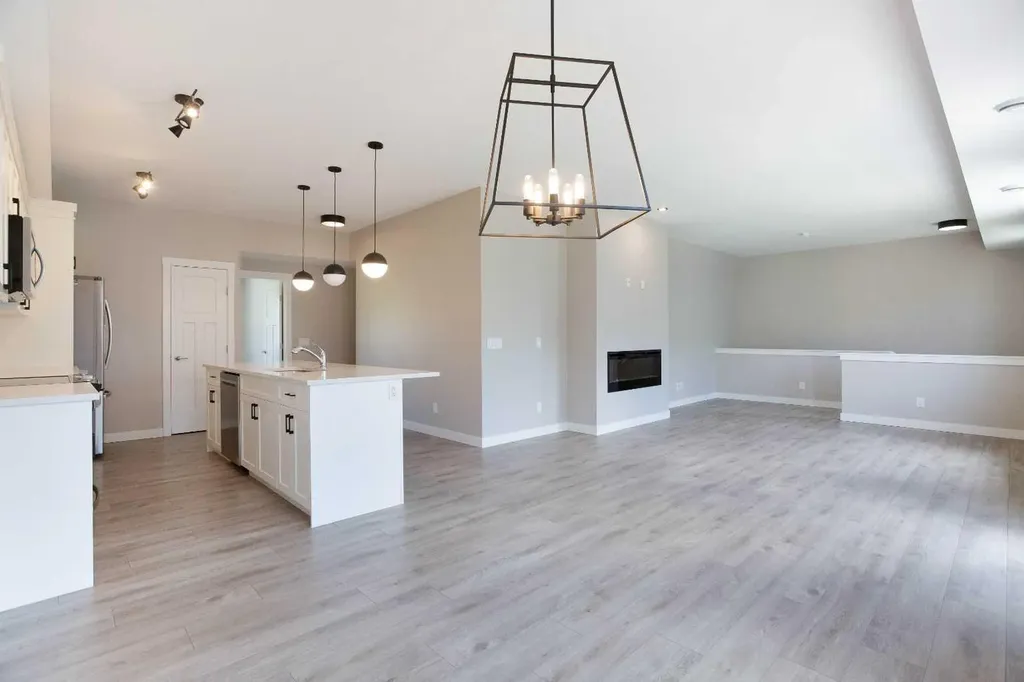 607 Cranbrook Walk SE Calgary AB T3M 2V5
