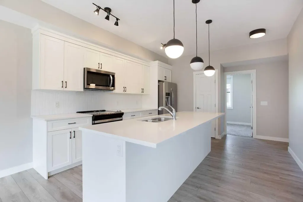 607 Cranbrook Walk SE Calgary AB T3M 2V5