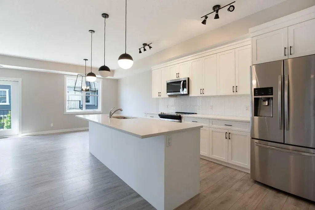 607 Cranbrook Walk SE Calgary AB T3M 2V5