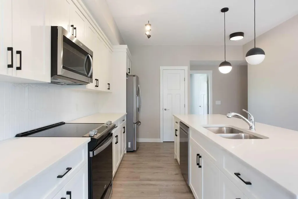 607 Cranbrook Walk SE Calgary AB T3M 2V5