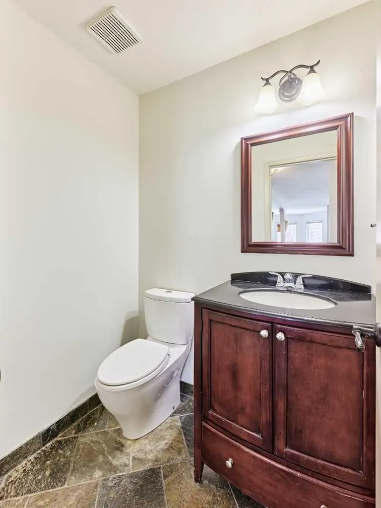 243 Hampshire Close NW Calgary AB T3A 4X9