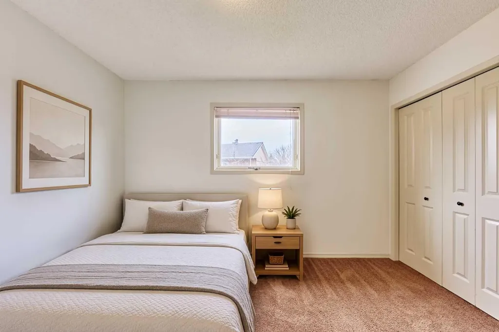 243 Hampshire Close NW Calgary AB T3A 4X9