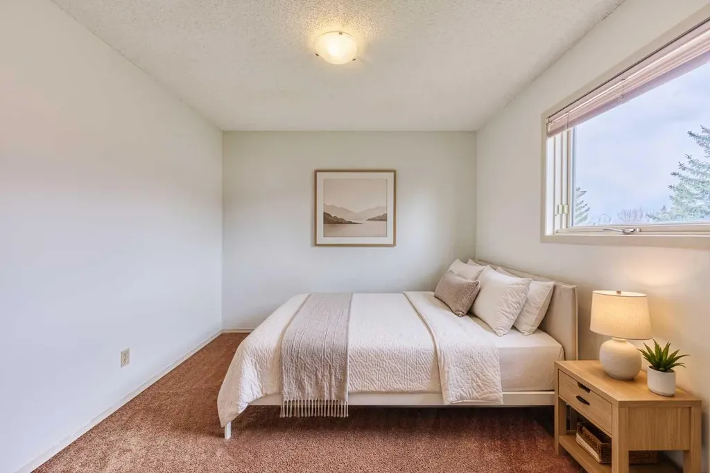 243 Hampshire Close NW Calgary AB T3A 4X9