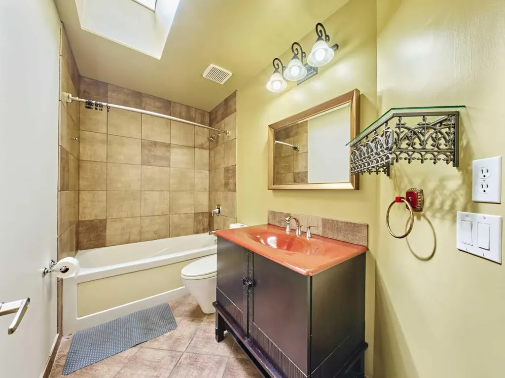 243 Hampshire Close NW Calgary AB T3A 4X9