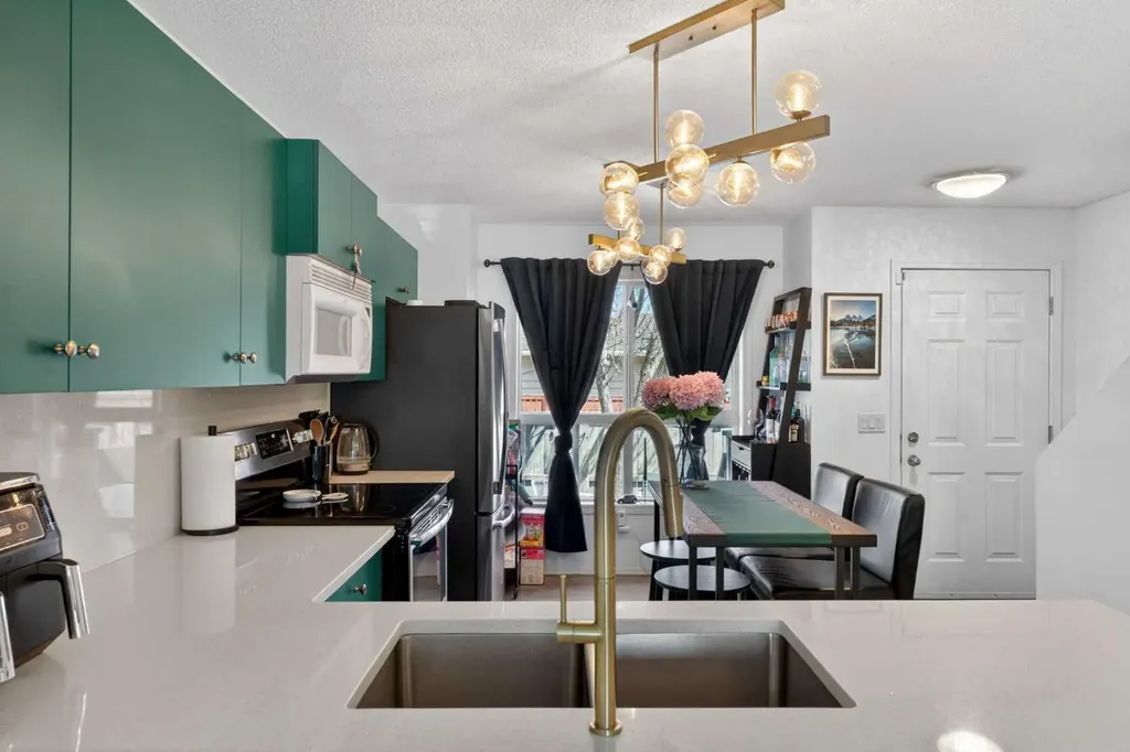 32 Erin Woods Court SE Calgary AB T2B 3V6