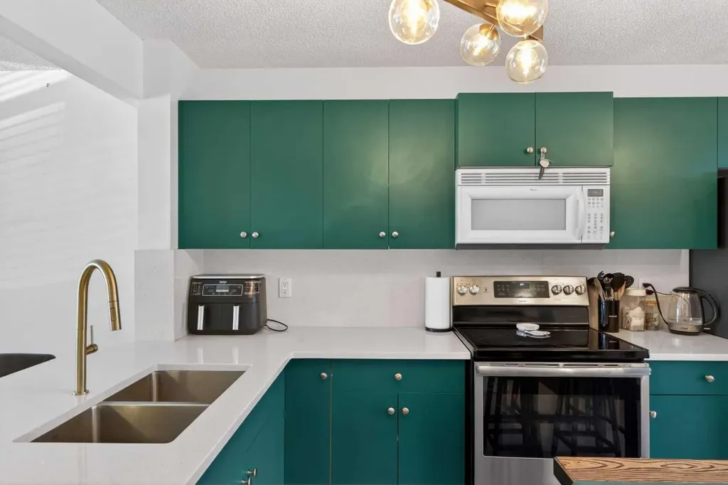 32 Erin Woods Court SE Calgary AB T2B 3V6