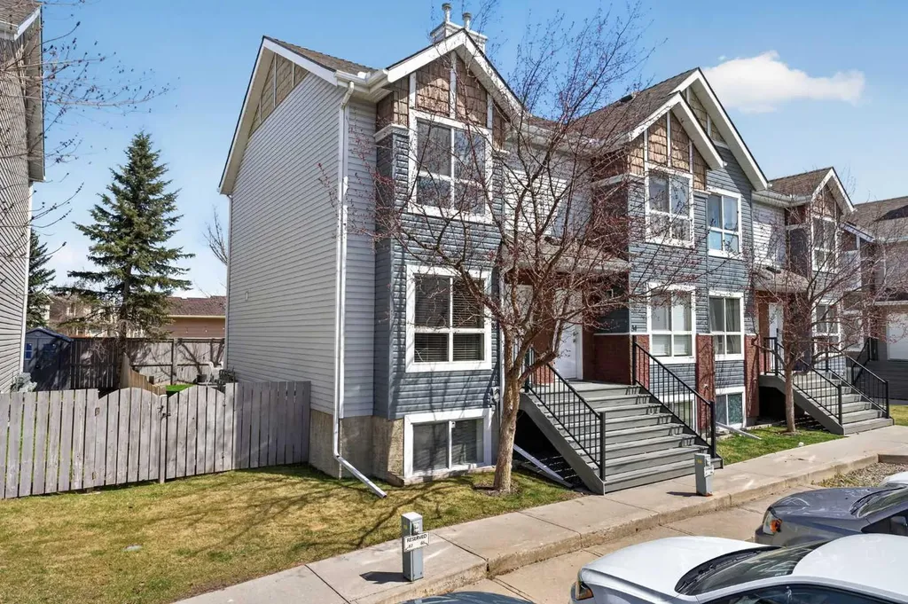32 Erin Woods Court SE Calgary AB T2B 3V6
