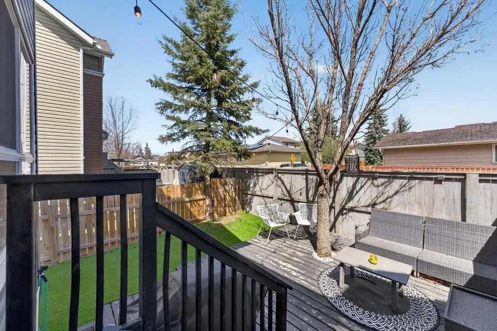 32 Erin Woods Court SE Calgary AB T2B 3V6