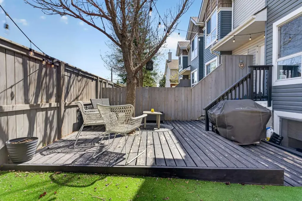 32 Erin Woods Court SE Calgary AB T2B 3V6