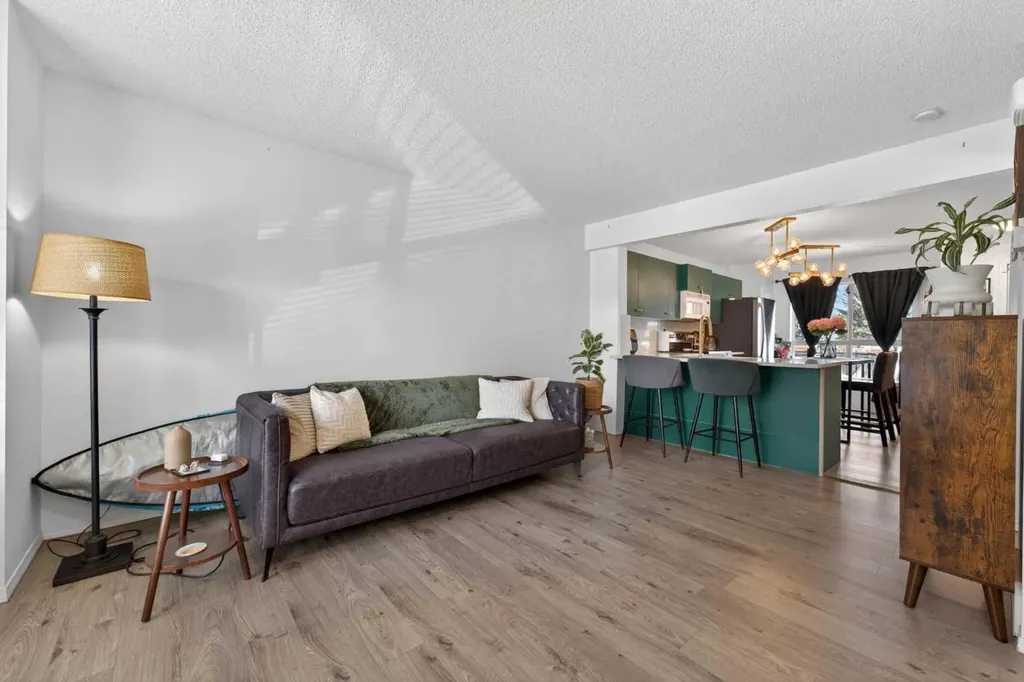 32 Erin Woods Court SE Calgary AB T2B 3V6