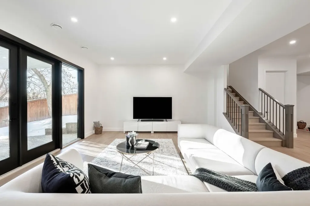 2755 Cannon Road NW Calgary AB T2L1C5