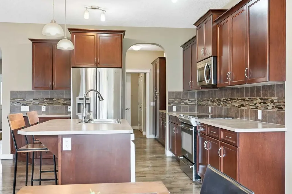 150 Ravenscroft Green SE Airdrie AB T4A 0H1