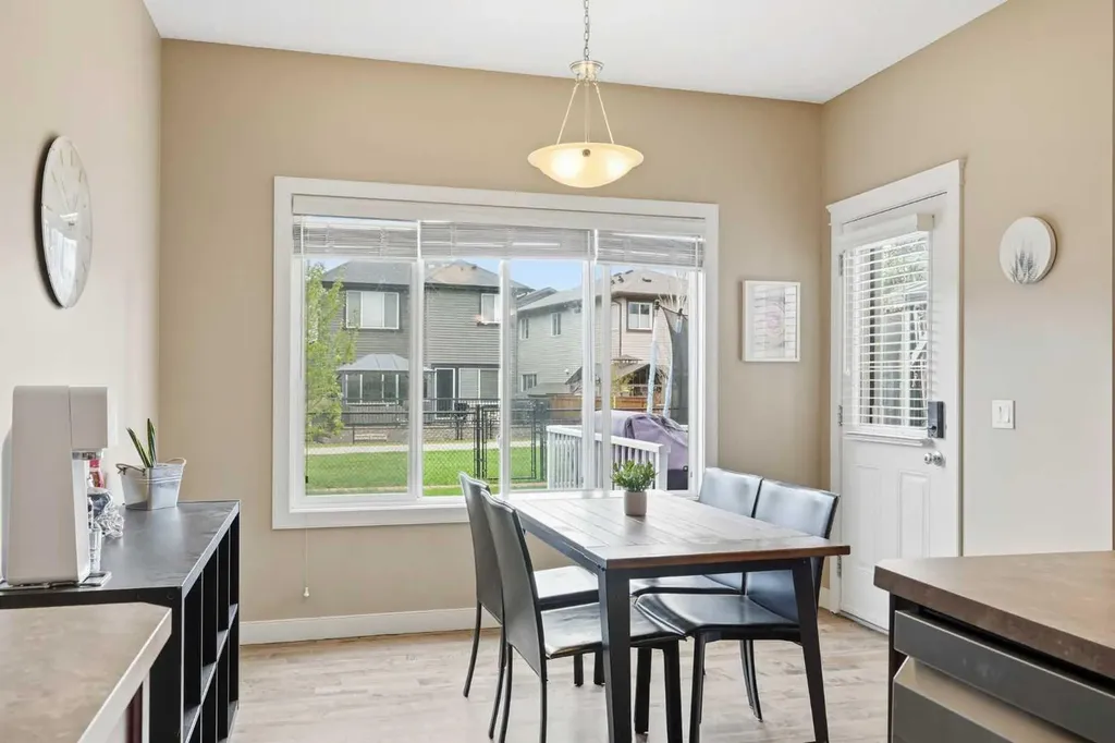 150 Ravenscroft Green SE Airdrie AB T4A 0H1