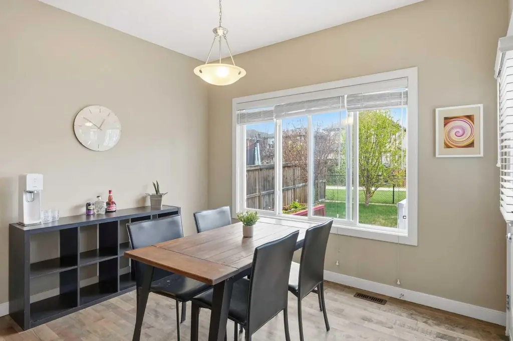 150 Ravenscroft Green SE Airdrie AB T4A 0H1