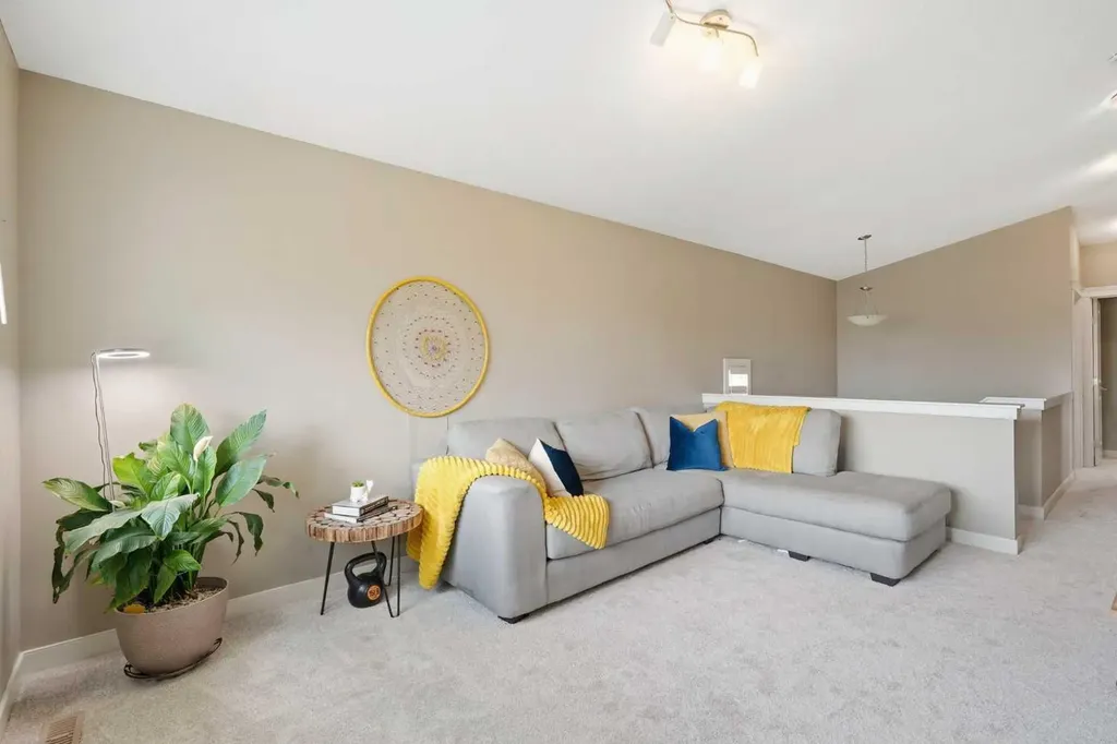 150 Ravenscroft Green SE Airdrie AB T4A 0H1