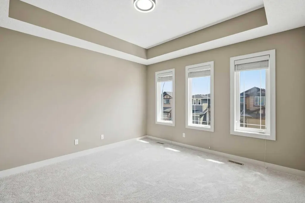 150 Ravenscroft Green SE Airdrie AB T4A 0H1
