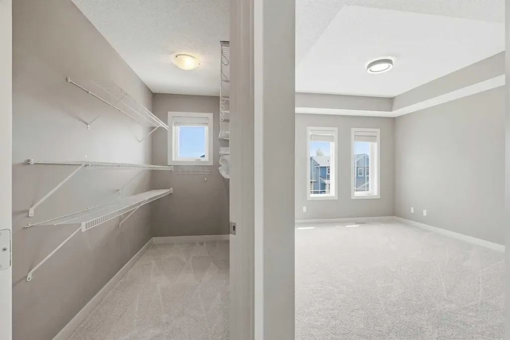 150 Ravenscroft Green SE Airdrie AB T4A 0H1
