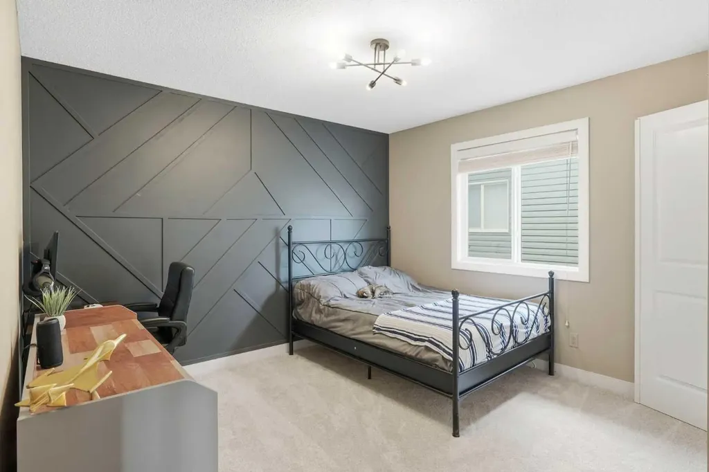 150 Ravenscroft Green SE Airdrie AB T4A 0H1