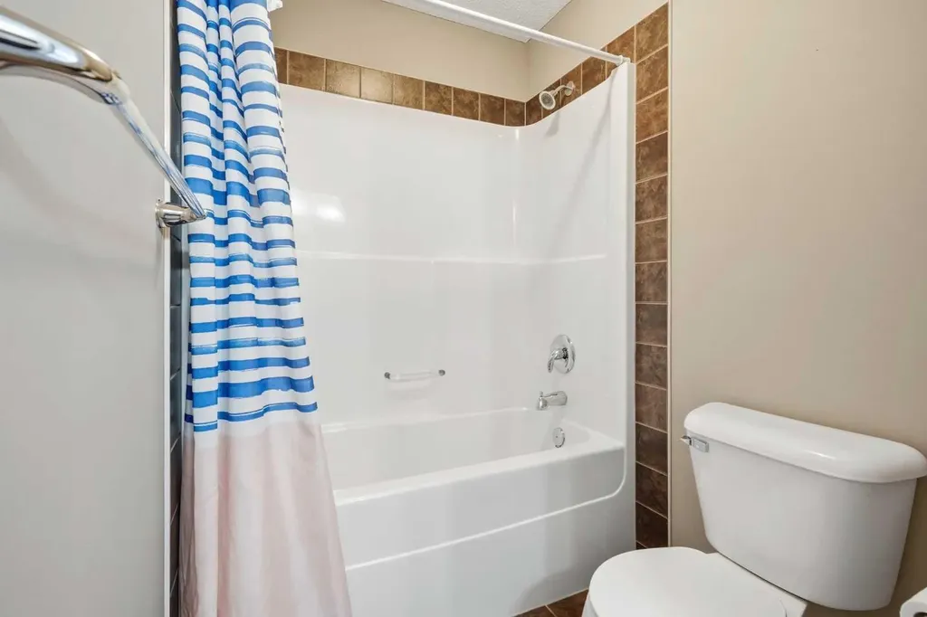 150 Ravenscroft Green SE Airdrie AB T4A 0H1
