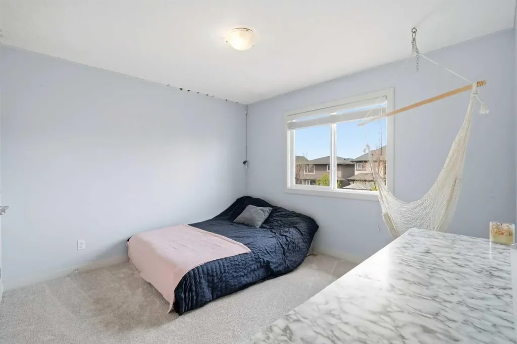 150 Ravenscroft Green SE Airdrie AB T4A 0H1