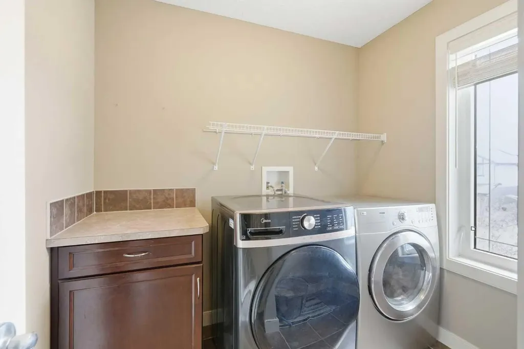 150 Ravenscroft Green SE Airdrie AB T4A 0H1