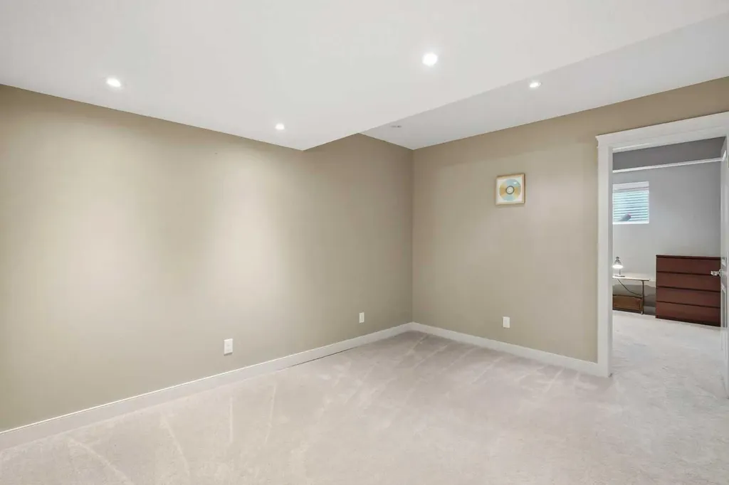 150 Ravenscroft Green SE Airdrie AB T4A 0H1