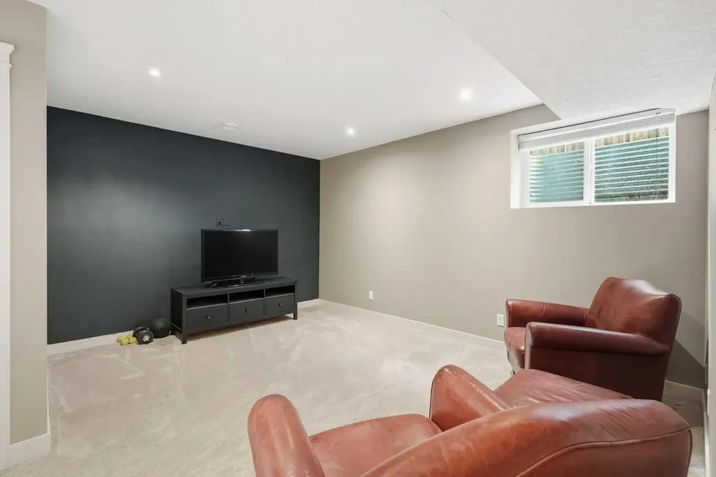 150 Ravenscroft Green SE Airdrie AB T4A 0H1