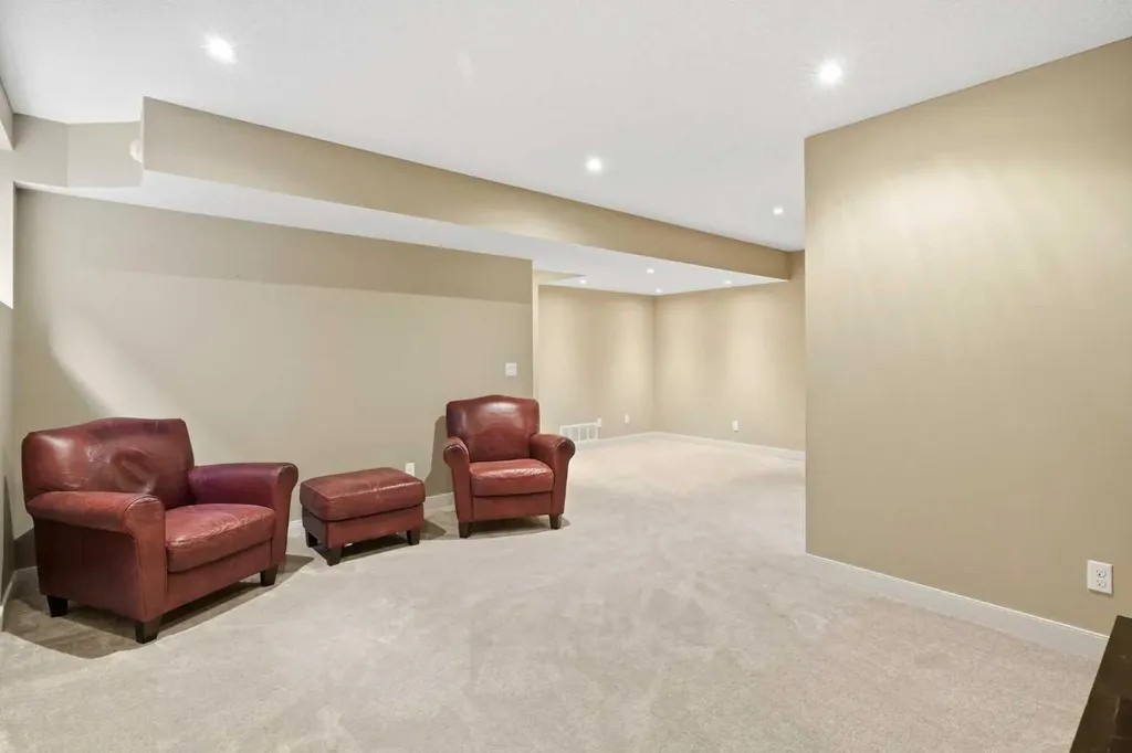 150 Ravenscroft Green SE Airdrie AB T4A 0H1