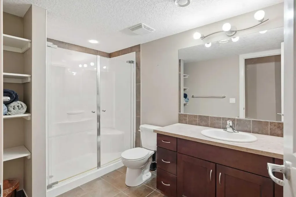 150 Ravenscroft Green SE Airdrie AB T4A 0H1