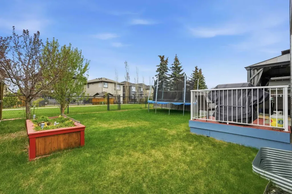 150 Ravenscroft Green SE Airdrie AB T4A 0H1