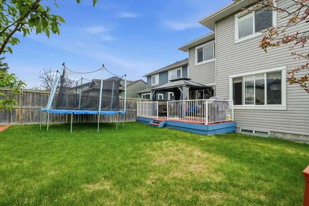 150 Ravenscroft Green SE Airdrie AB T4A 0H1