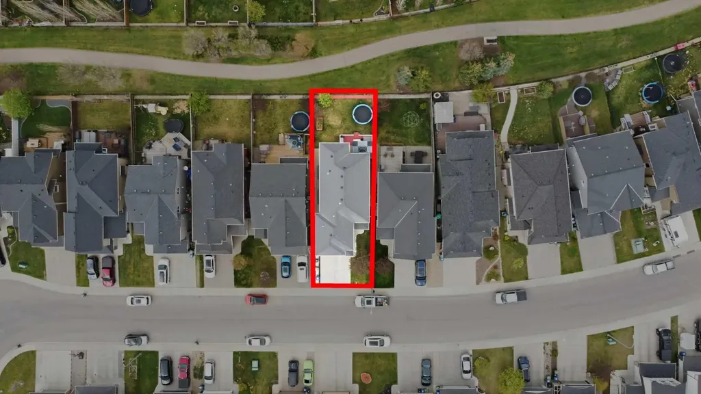150 Ravenscroft Green SE Airdrie AB T4A 0H1