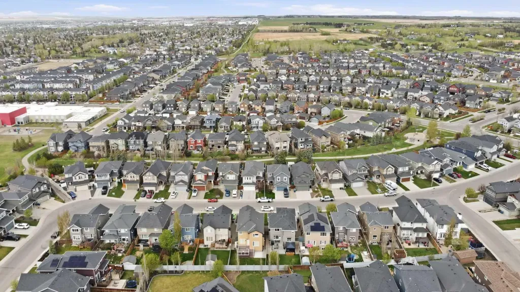 150 Ravenscroft Green SE Airdrie AB T4A 0H1
