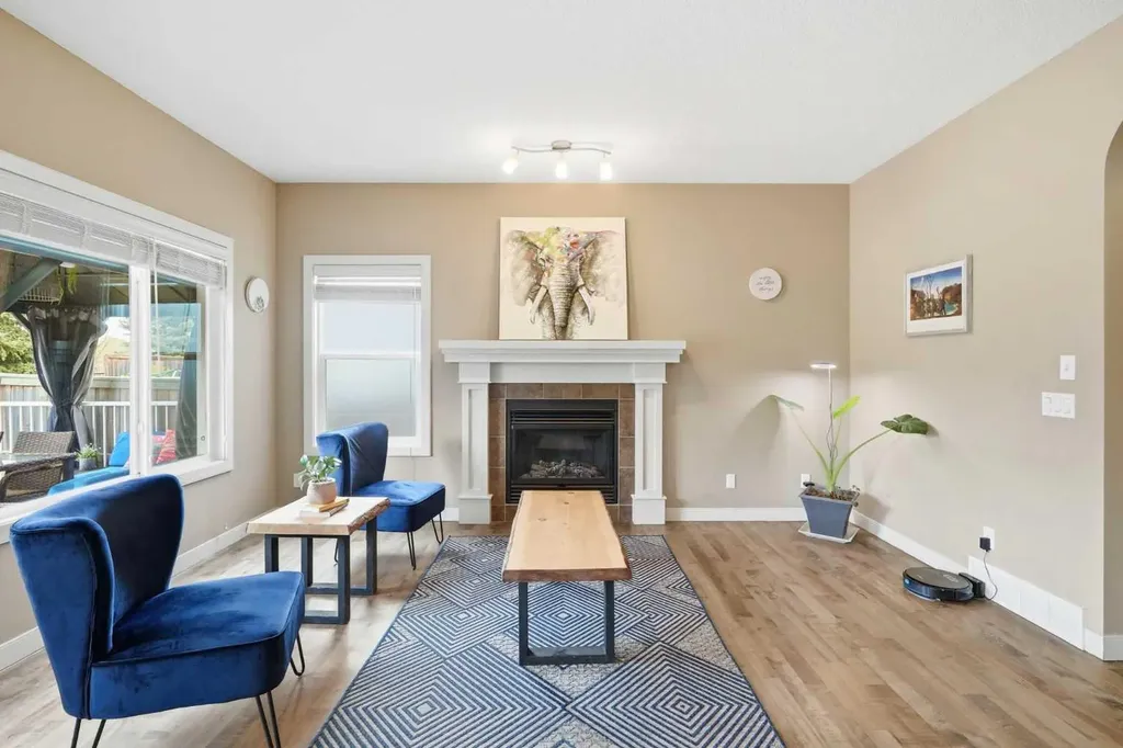 150 Ravenscroft Green SE Airdrie AB T4A 0H1