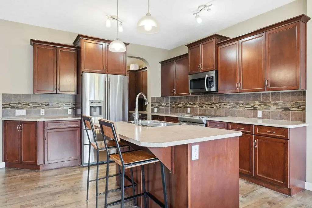 150 Ravenscroft Green SE Airdrie AB T4A 0H1