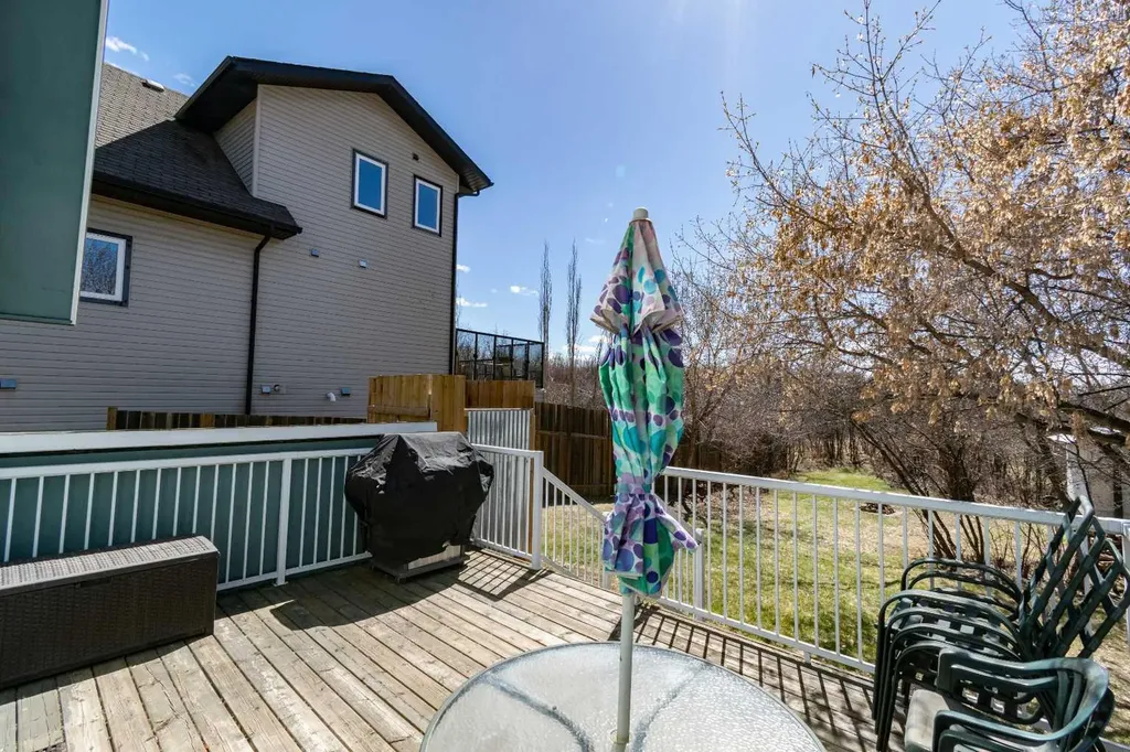 19 4 Street White Sands AB T0C 2L0