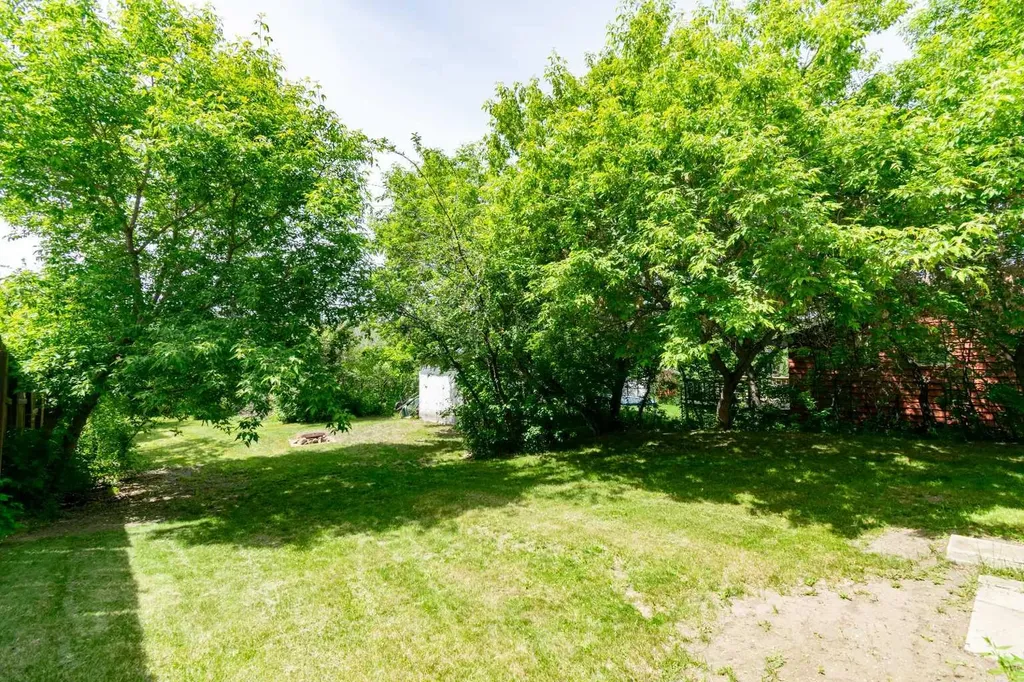 19 4 Street White Sands AB T0C 2L0