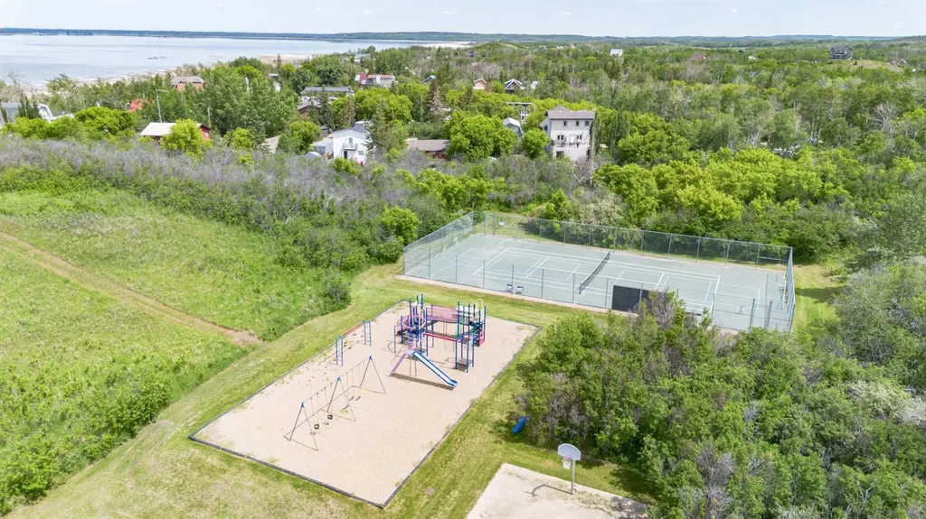 19 4 Street White Sands AB T0C 2L0