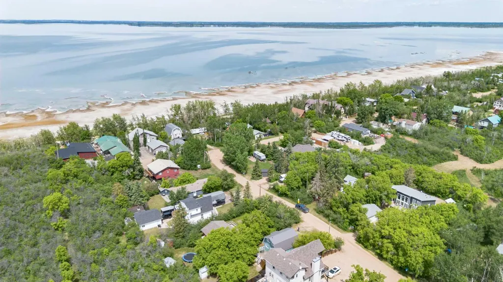 19 4 Street White Sands AB T0C 2L0