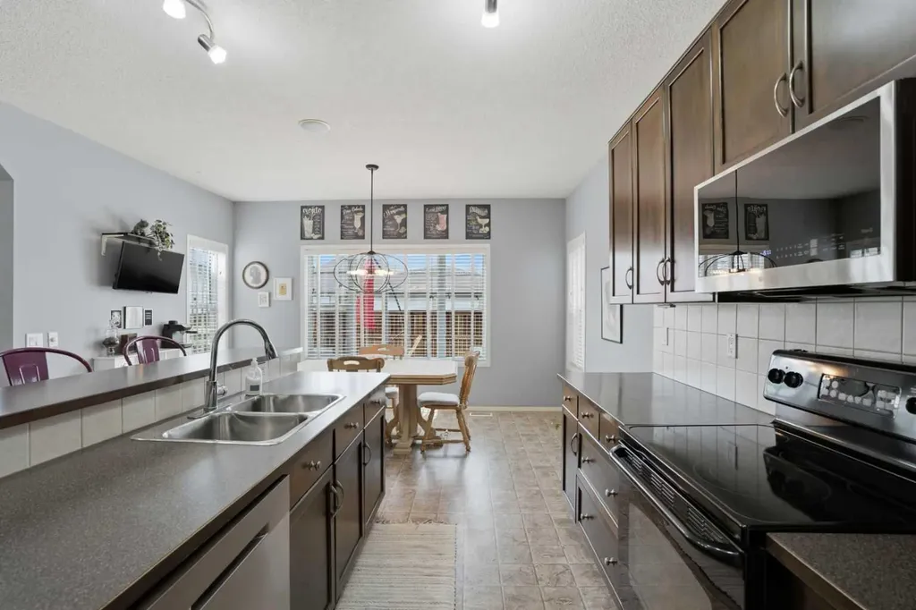 4432 Elgin Avenue SE Calgary AB T2Z4V8