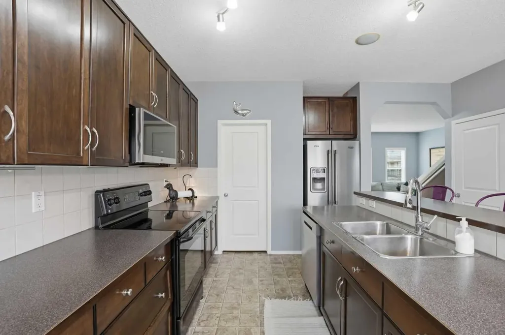 4432 Elgin Avenue SE Calgary AB T2Z4V8