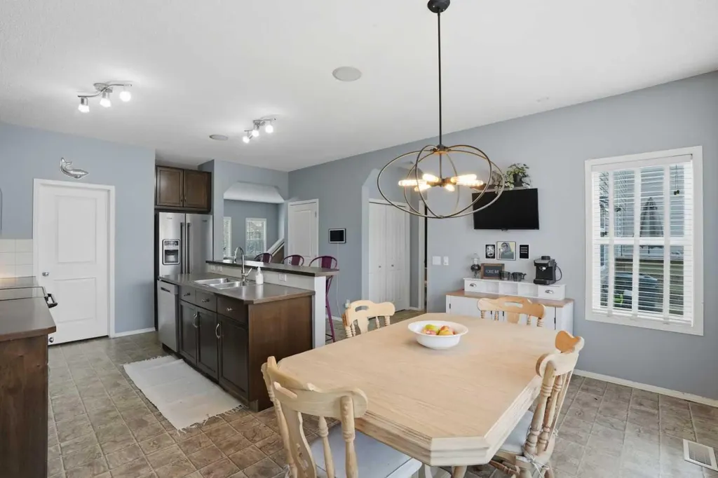 4432 Elgin Avenue SE Calgary AB T2Z4V8