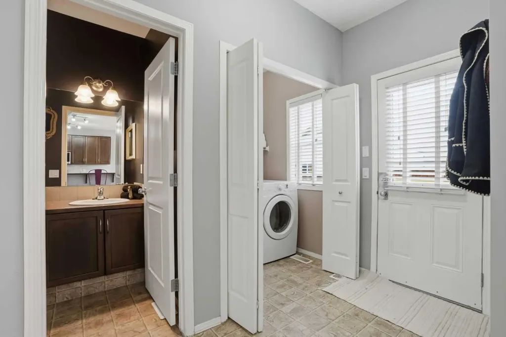 4432 Elgin Avenue SE Calgary AB T2Z4V8
