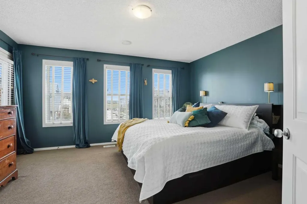 4432 Elgin Avenue SE Calgary AB T2Z4V8