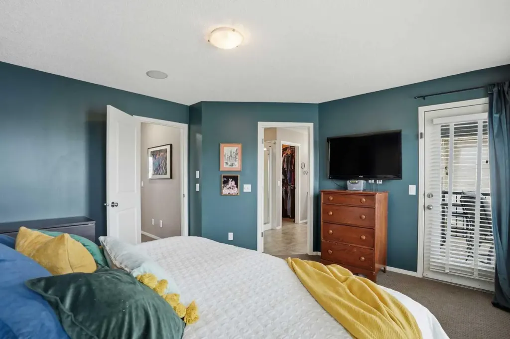 4432 Elgin Avenue SE Calgary AB T2Z4V8
