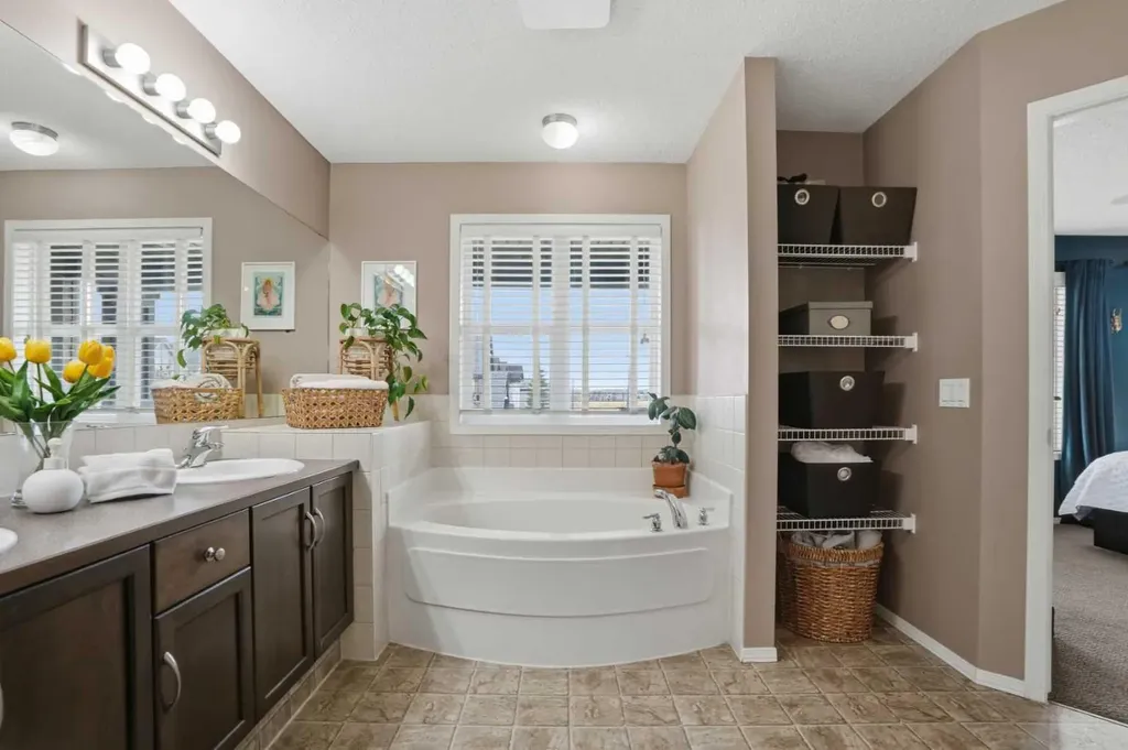 4432 Elgin Avenue SE Calgary AB T2Z4V8