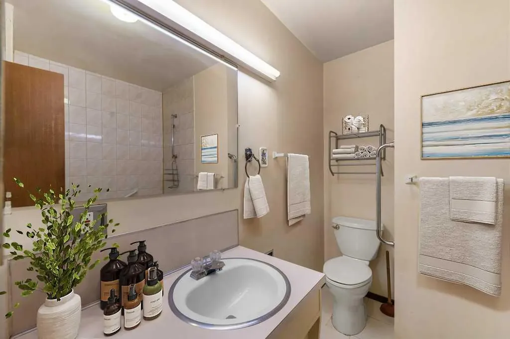 4207 Brisebois Drive NW Calgary AB T2L 2G1