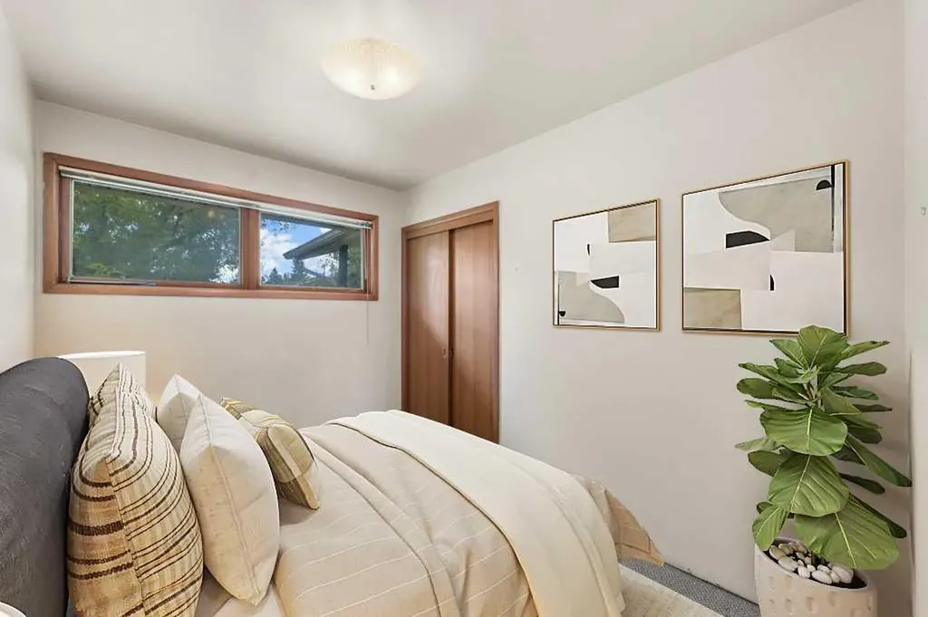 4207 Brisebois Drive NW Calgary AB T2L 2G1