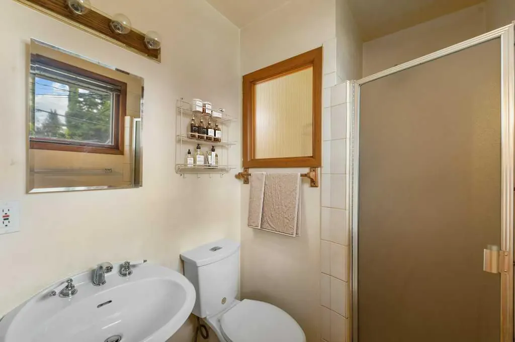 4207 Brisebois Drive NW Calgary AB T2L 2G1